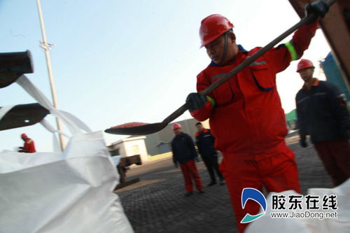 煙臺(tái)港裝卸隊(duì)里的三道杠傳奇