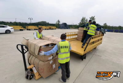 云南鮮花乘“飛的”綻放荊楚 一季度50噸鮮切花“空降”荊州機(jī)場(chǎng)