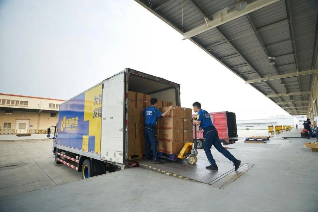 雙十一快遞價(jià)格上調(diào)，裝卸服務(wù)成焦點(diǎn) 行業(yè)變革下的服務(wù)升級(jí)與成本博弈