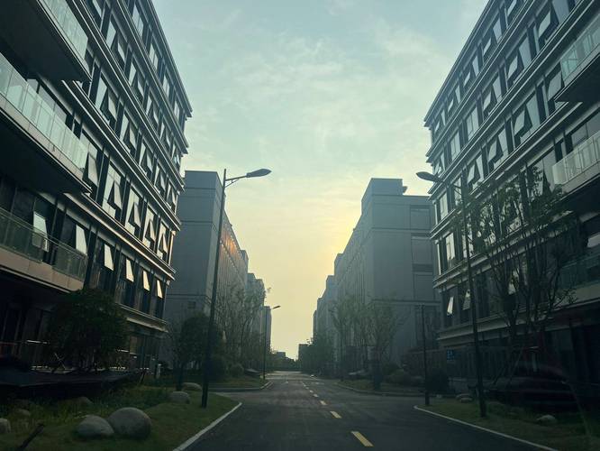 ⑥高校產研院與創新中心⑤綜合管理服務④金融創新與行業投融資服務③